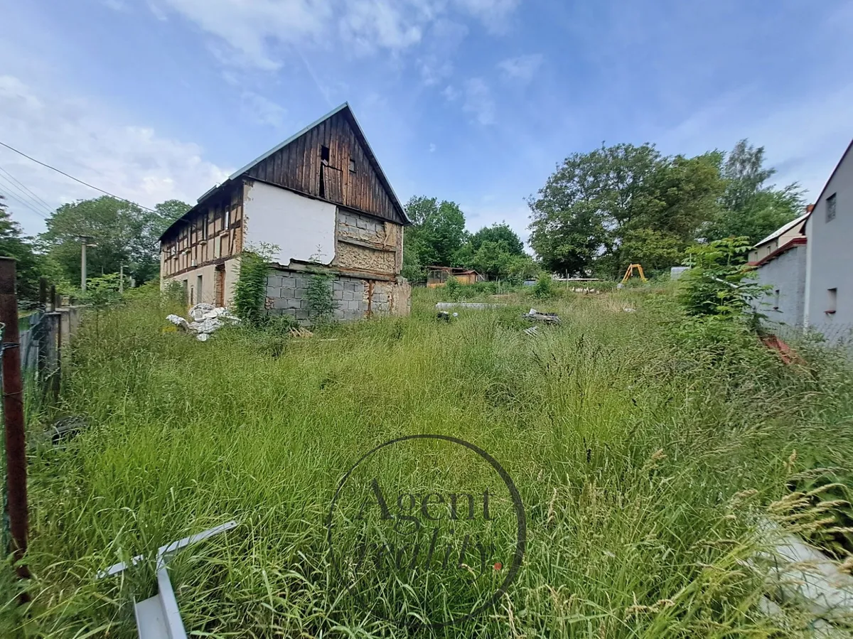 Prodej stavebního pozemku 1035 m²